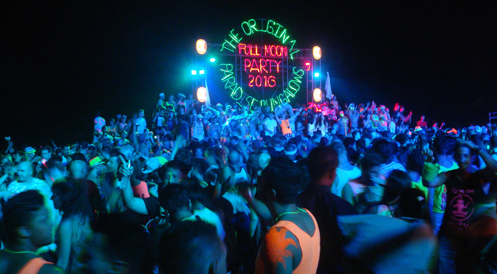 Full Moon Party 2016 crowd and neon lights