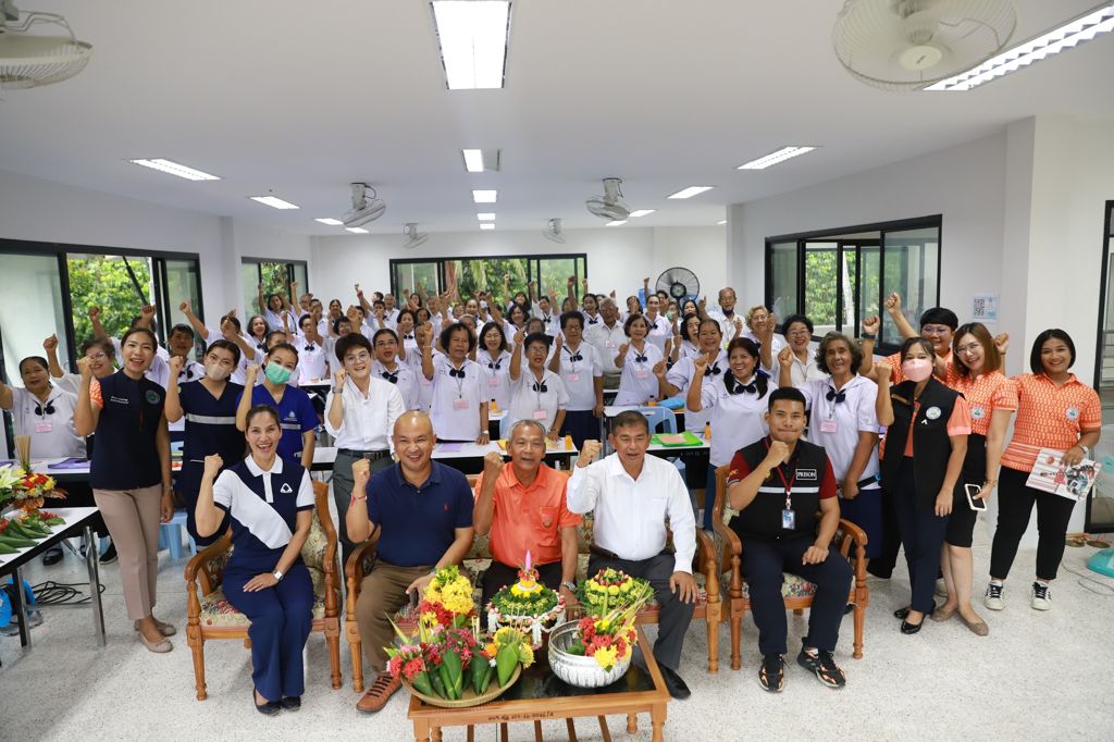 Koh Samui Elderly Welfare Center Hosts Ceremony to Honor Elderly Teachers