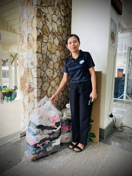 Flood Relief Donation Center Opens in Koh Samui